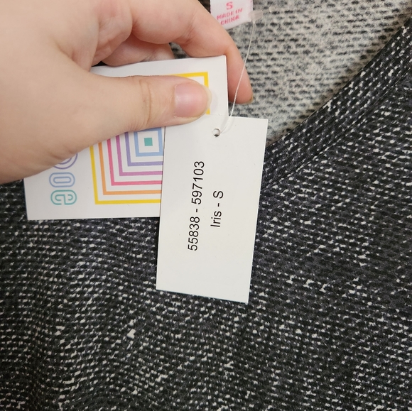 Lularo Iris, S, NWT, most can size down - Picture 2 of 2
